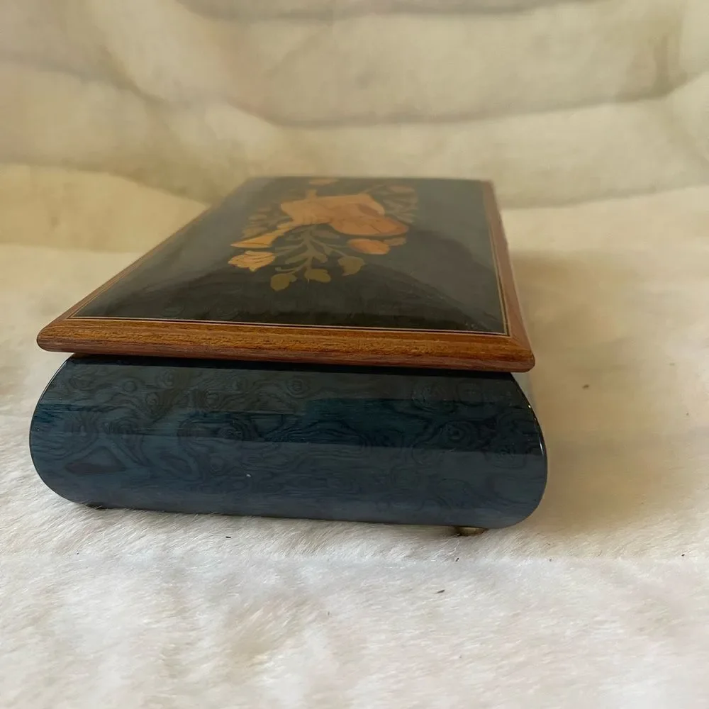 Vintage Romance high gloss Navy Blue inlaid musical jewelry box made in… - Picture 5 of 13